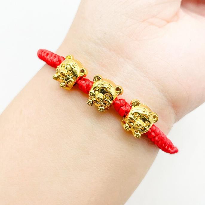 

Gelang Tali Merah Liontin Emas Macan Gold Bracelet Kado Imlek Tiger Berkualitas