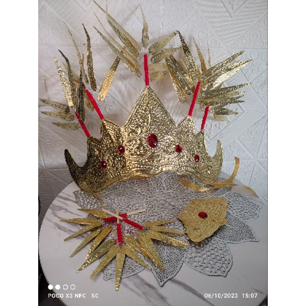 mahkota hiasan kepala adat siger pesisir saibatin Lampung