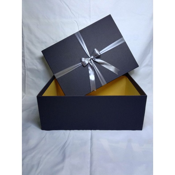 

Gift Box Medium +Kotak Hadiah + 40X30X15Cm