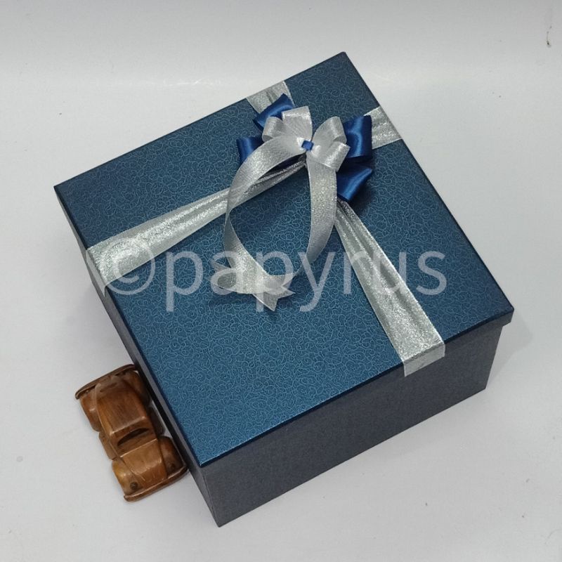 

Papyrus 30X30 Tinggi 20Cm Kotak Kado Gift Box Hadiah