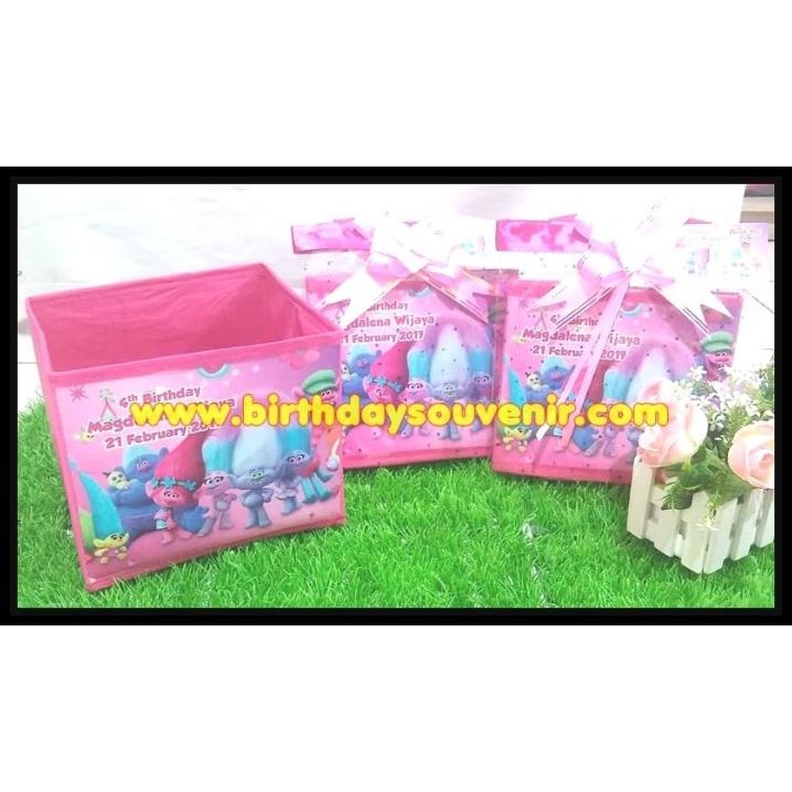 

BEST DEAL SOUVENIR ULANG TAHUN/ BOX SERBAGUNA, UK.20*15*17, BISA REQUEST DESIGN