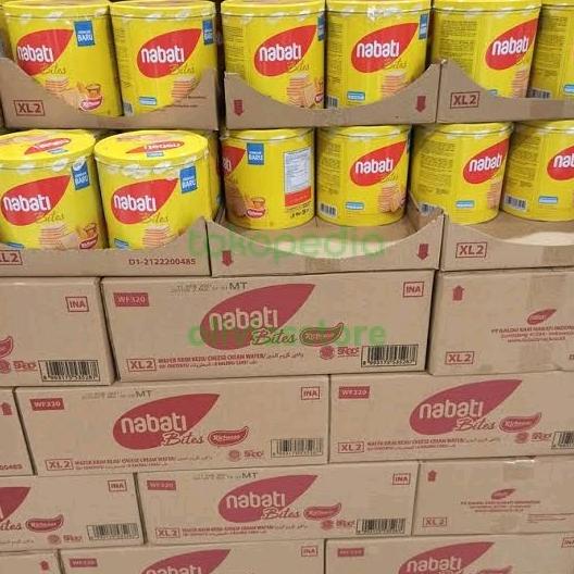 wafer nabati richeese kaleng 1 karton dus aneka rasa