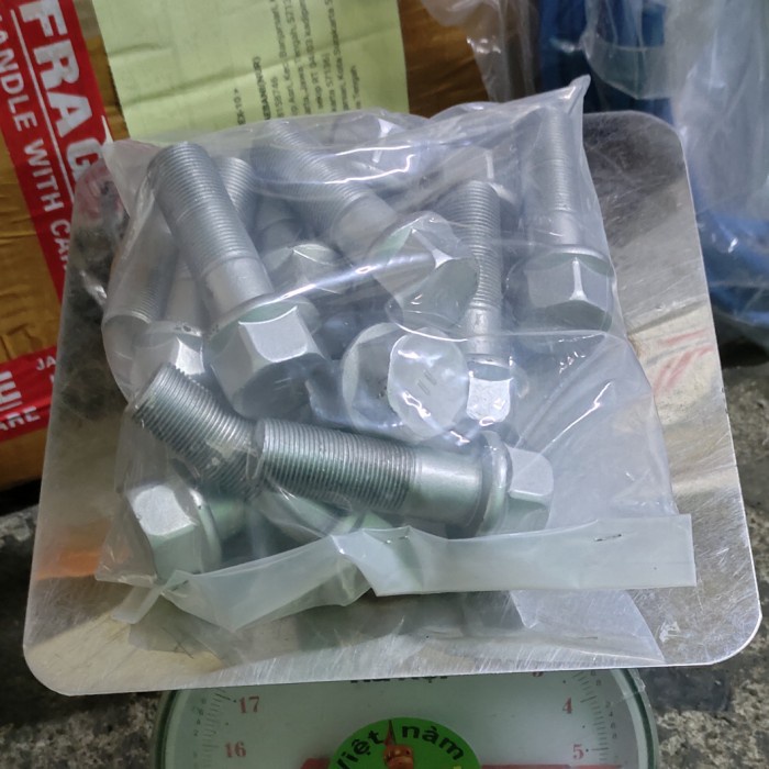 baut meja bugi hino 500 m22x68 k.32 tokolarisjaya