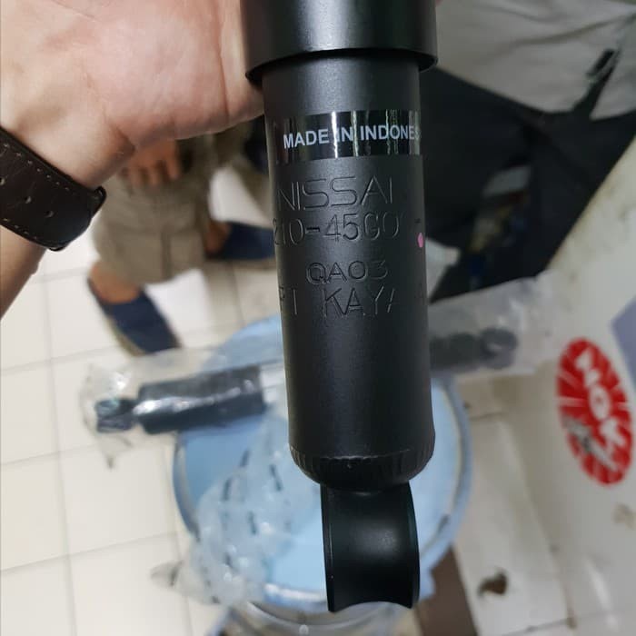 Shockbreaker Belakang Nissan Terrano Original Nissan star