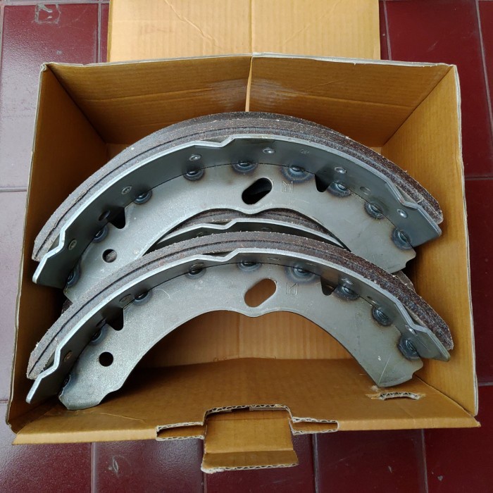 Brake Shoe / Kampas Rem Isuzu Elf NMR71 NMR 71