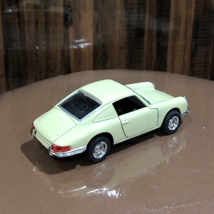 diecast / die cast classic car porsche gt spirit cream