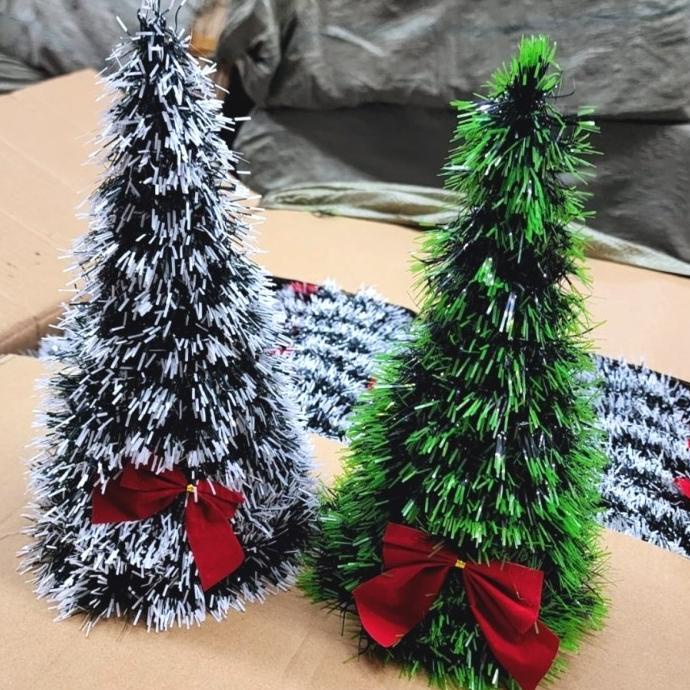 

Best Sales Tinsel Pohon Natal Mini 25 Cm Dekorasi Christmas Tree Hiasan Minimalis Terbaik