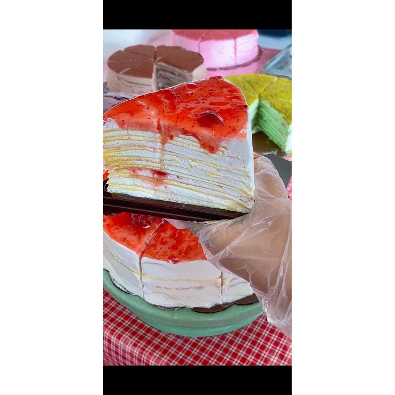 

NEW ARRIVAL MILLE CREPES STRAWBERRY NOVEMBER CERIA UNTUK ANDA