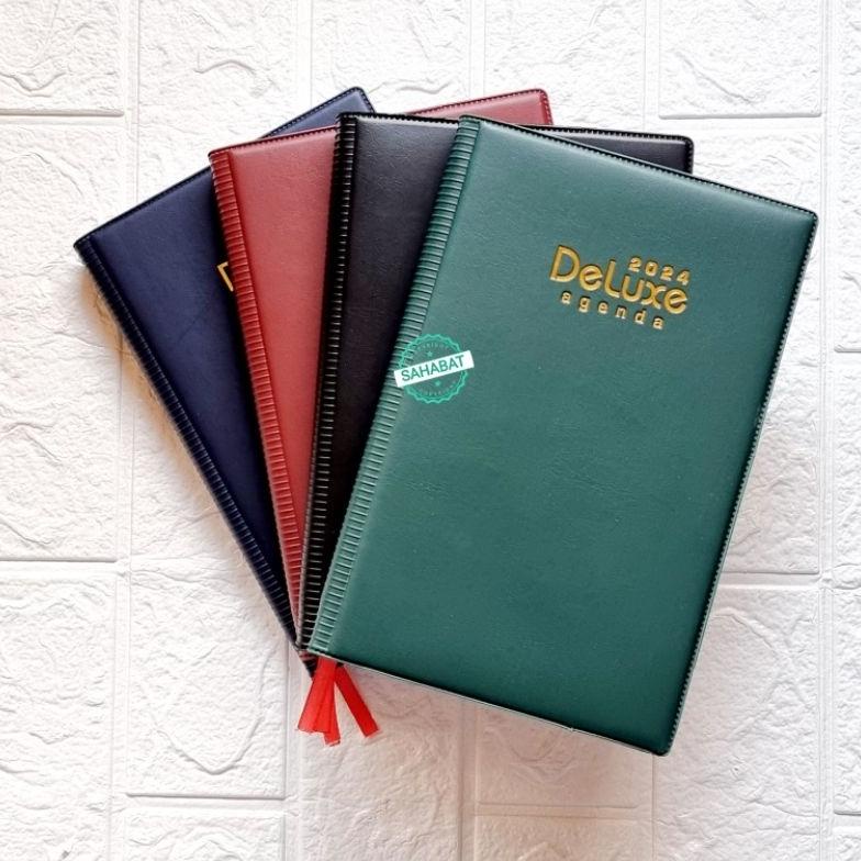 

Big Sale - AGENDA DELUXE TAHUN 2024 TERSEDIA 2 WARNA KERTAS CREAM DAN PUTIH !