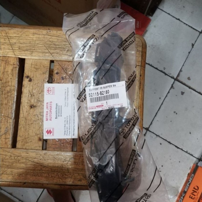 Bracket/Breket Bumper/Bemper Depan Kanan Cayla Sigra Original Ready