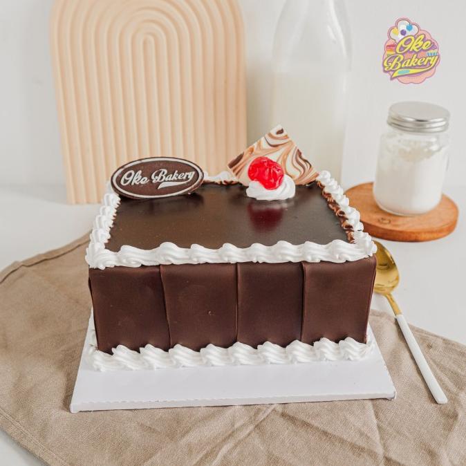 

Blackforest Cake / Kue Ulang Tahun / Birthday Cake / Ukuran 10X15Cm Berkualitas