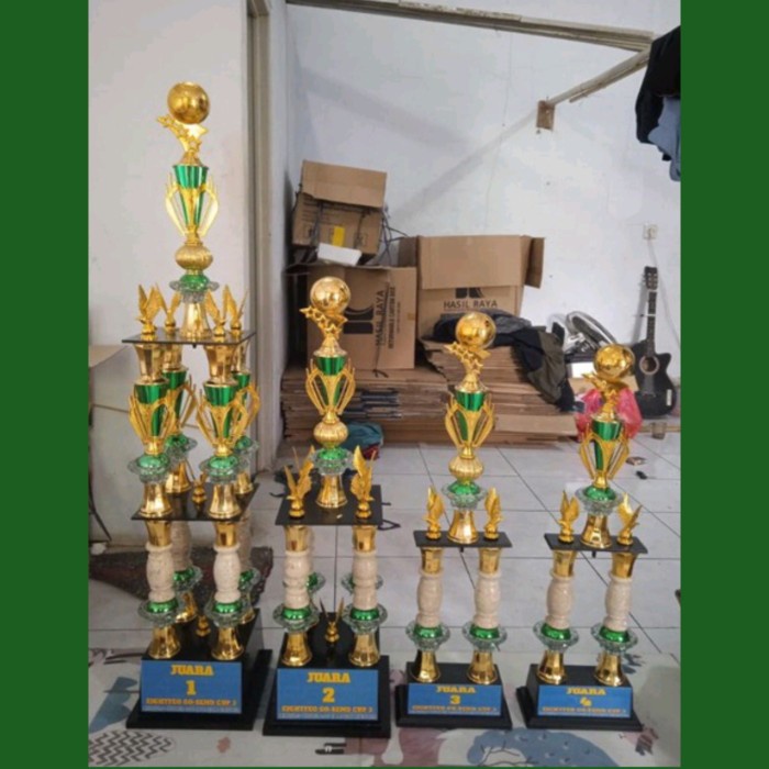 Trophy Piala 1 Set Juara 1234 (Kaki 8,Kaki 4,Kaki 2,Kaki 2)