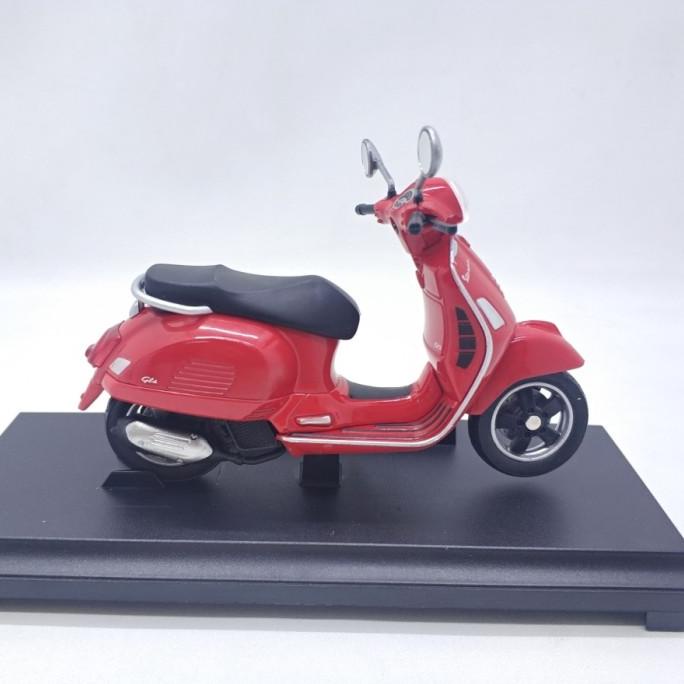 Diecast Vespa GTS 125CC 2017 clasik Miniatur motor klasik welly