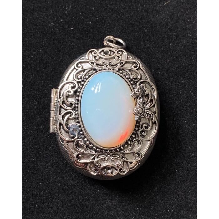 [Baru] Vintage Silvertone Locket Pendant Terbatas