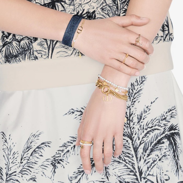 ✨Sale Gelang Ladies Dior Petit Cd Bracelet Gold Finish Metal White Pearl Terbatas