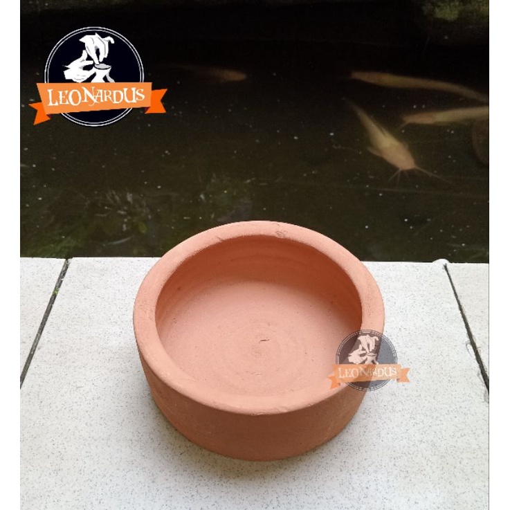 Tempat Makan Kelinci dari Tanah Liat Gerabah