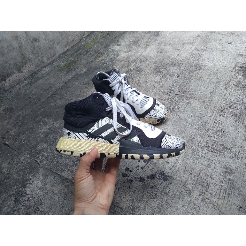 SEPATU ADIDAS MARQUEE BOOST GRAFFITI SIZE 39