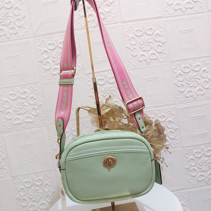 ✨New Coach Camera Bag Pistachio Butik-Nwt Limited