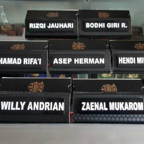 

PAPAN NAMA DADA TIMBUL AKRILIK NAME TEG TIMBUL