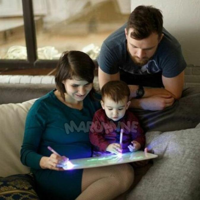 

Marumine Mainan Edukasi Menggambar Ajaib Magic Luminous A4 - Hitam