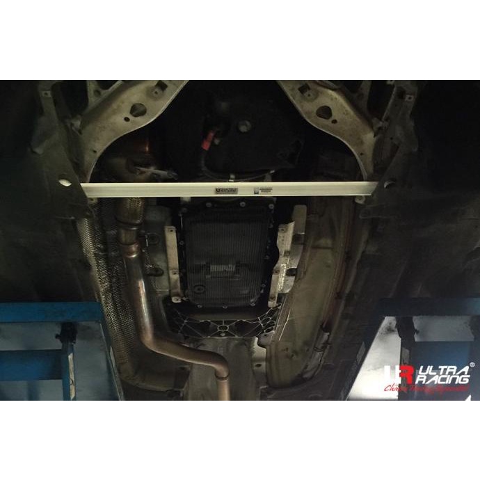Aksesoris Stabiliser Strutbar ULTRA RACING Front lower BMW F10 5 serie