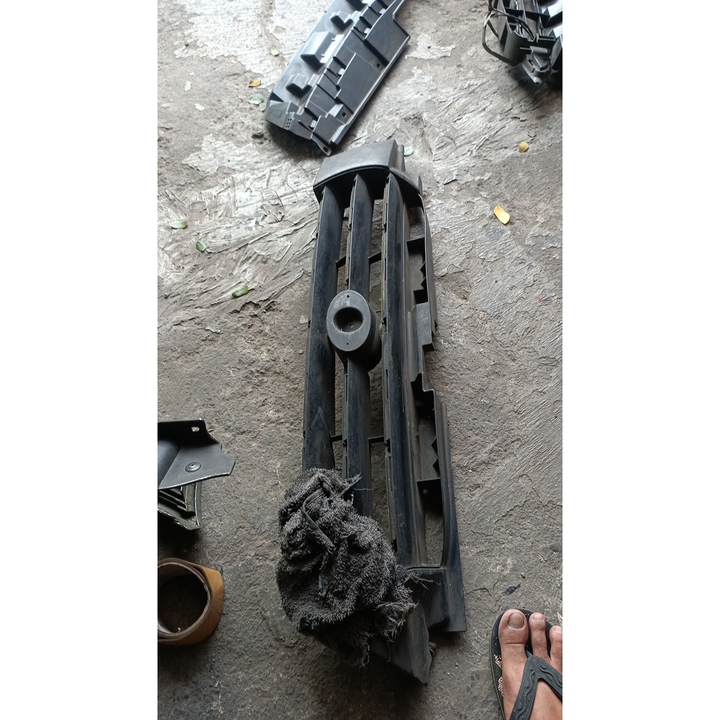 Grill Daihatsu taruna original