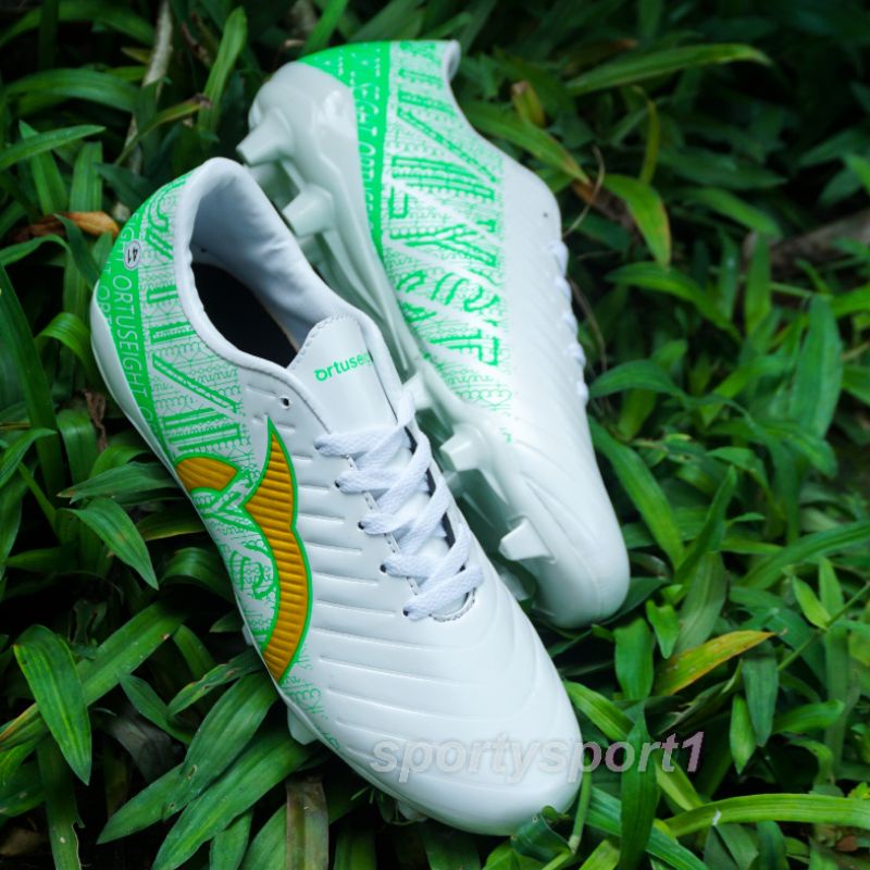 [SPORTY COLLECTION] Sepatu Sepak Bola Specs Spyder, Infinity 999 , Victory, Ewaklok, Swervo Terbaru