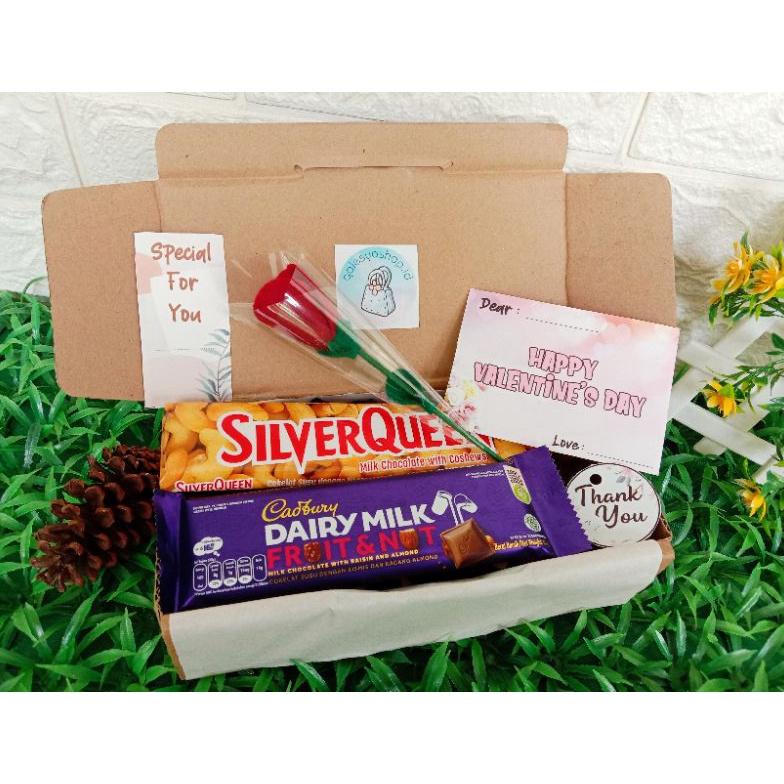 

Sale! VALENTINE/HAMPERSMURAH/KADOULANGTAHUN/GIFTBOX/COKLAT/SILVERQUEEN/DAIRYMILK Original