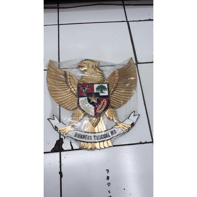 lambang garuda kayu