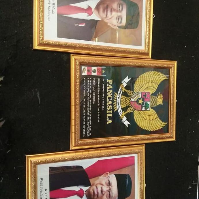 FOTO PRESIDEN WAKIL PRESIDEN DAN LAMBANG GARUDA