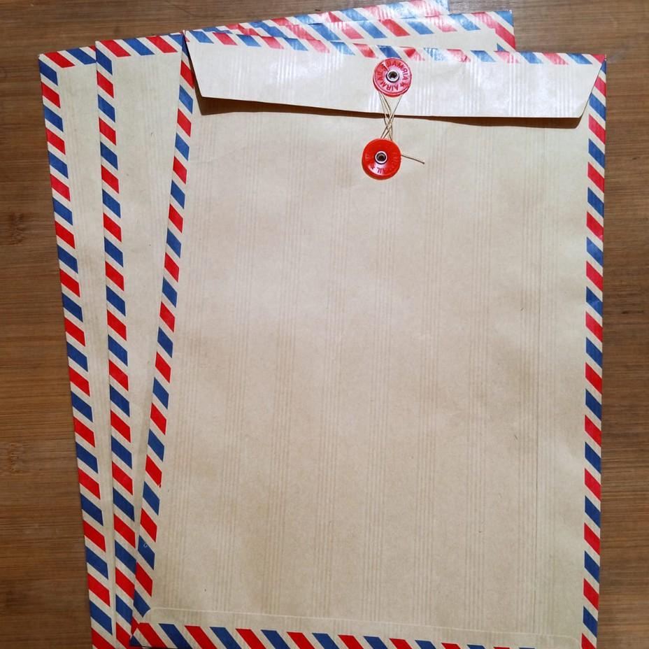 

Amplop Cokelat Tali Airmail 310 ( 1 Pak )