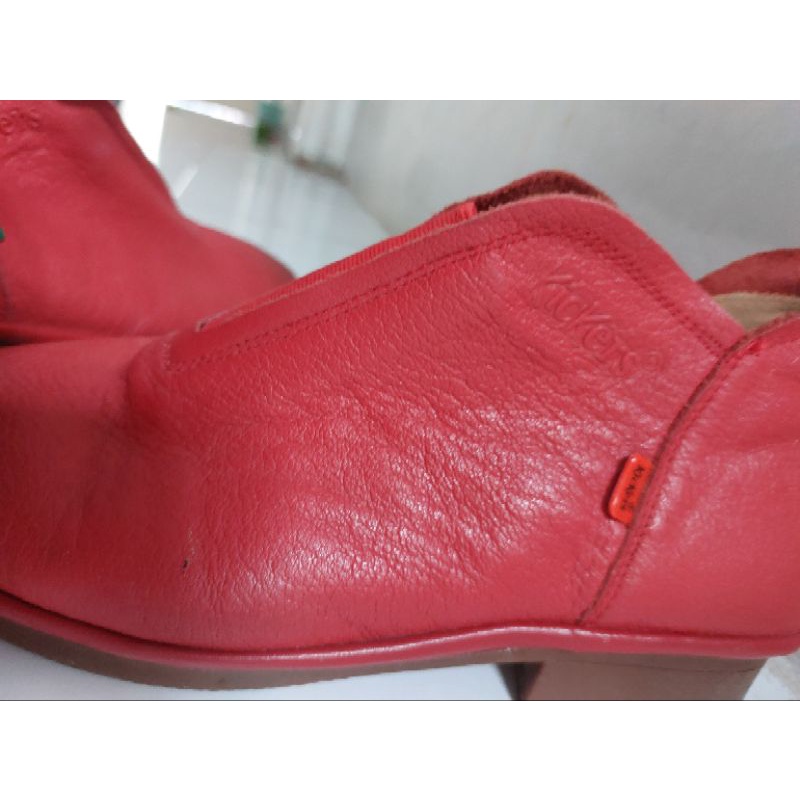 Sepatu second kickers