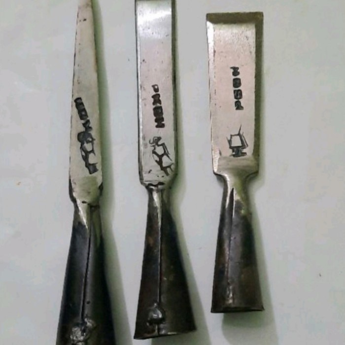 

Pahat, Tatah Kayu Ukir Baja Per 1Set 3 Ukuran
