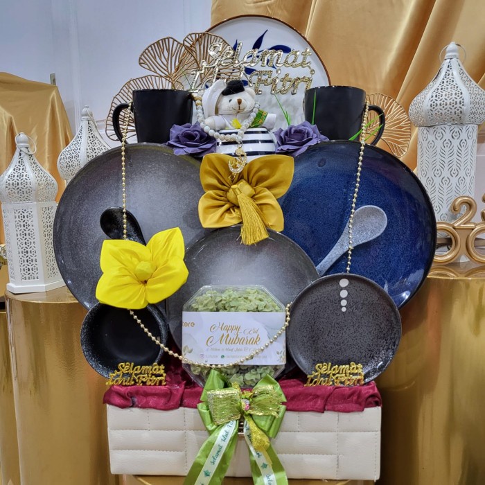 

populer] Paket Dekorasi Lebaran Idul Fitri Hampers Parcel Hadiah Kue Kering 046