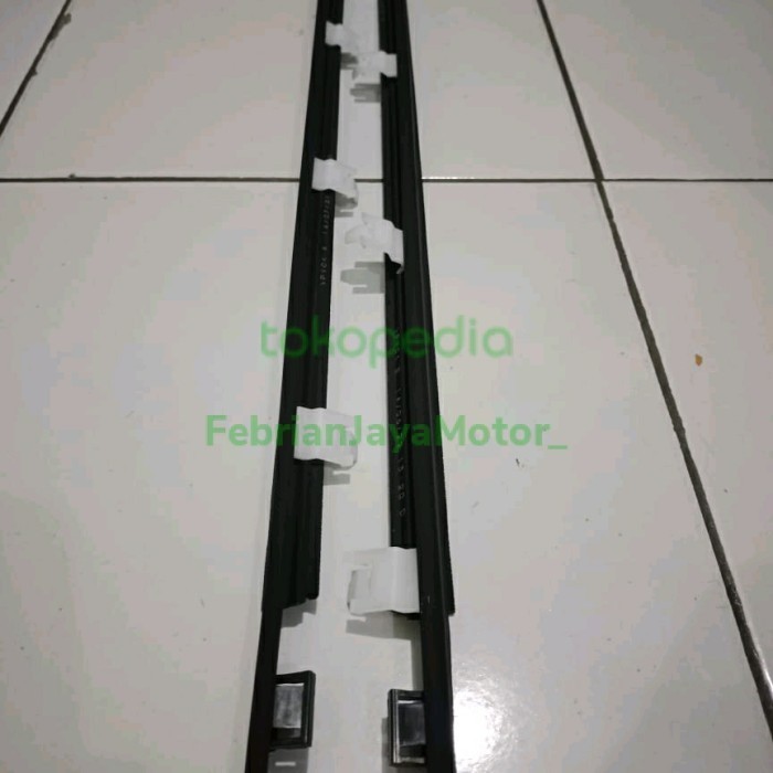 [New Ori] Pelipit Kaca Avanza 2004 2011 Original Dilengkapi Kancing Terbatas