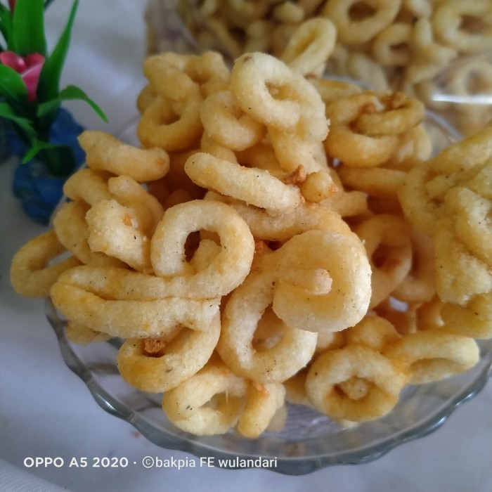 

RWS - LANTING BAWANG / KLANTING BAWANG ASIN - Snack Jogja