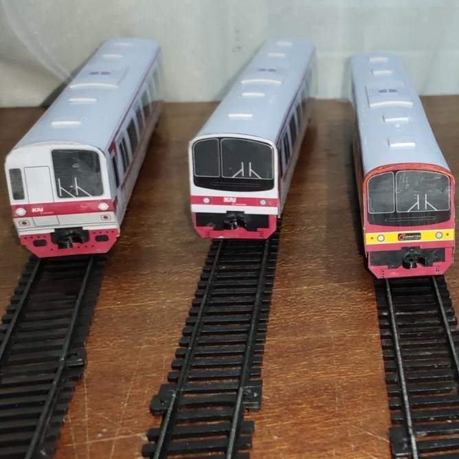 mainan kereta api commuter line KRL peterstorez