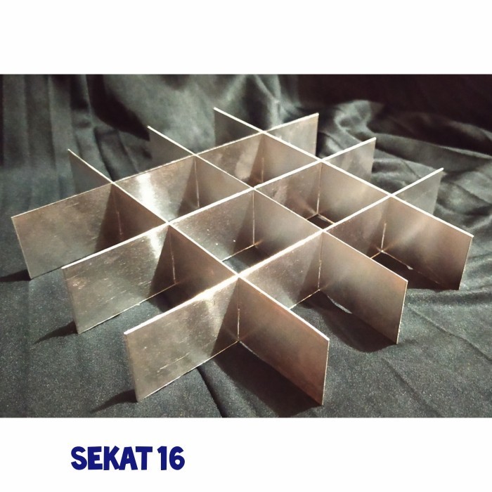 Loyang Brownis 22X22 Sekat 16 / Sekat 16 Loyang 22X22