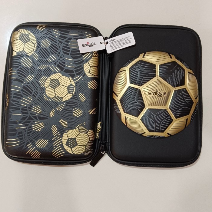 

Smiggle Pencil Case Soccer Gold /Tempat Pencil/ Kado Smiggle Ori