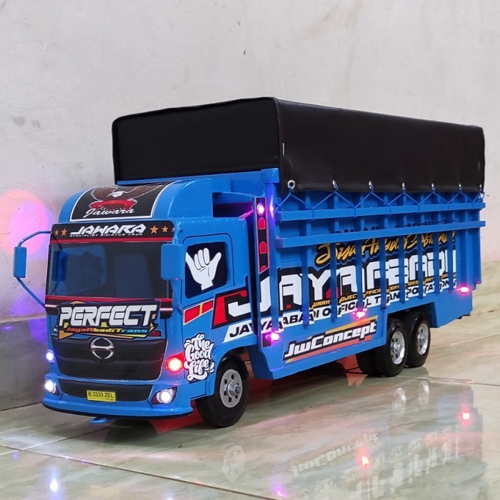 Jual Miniatur mobil mainan anak truk oleng kayu tronton hino full lampu