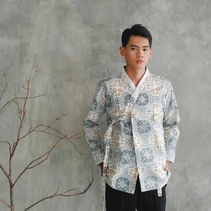 Kemeja Hanbok Batik Tegel Delapan