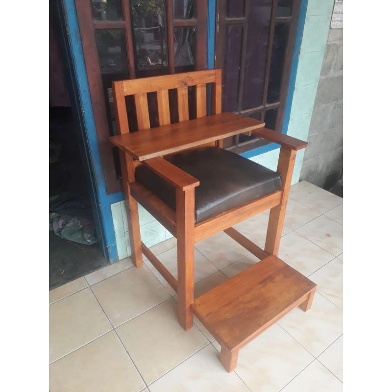 KURSI PANGKAS RAMBUT. KURSI POTONG RAMBUT. KURSI SALON. KURSI KAYU. KURSI BARBERSHOP TERLARIS TERMUR