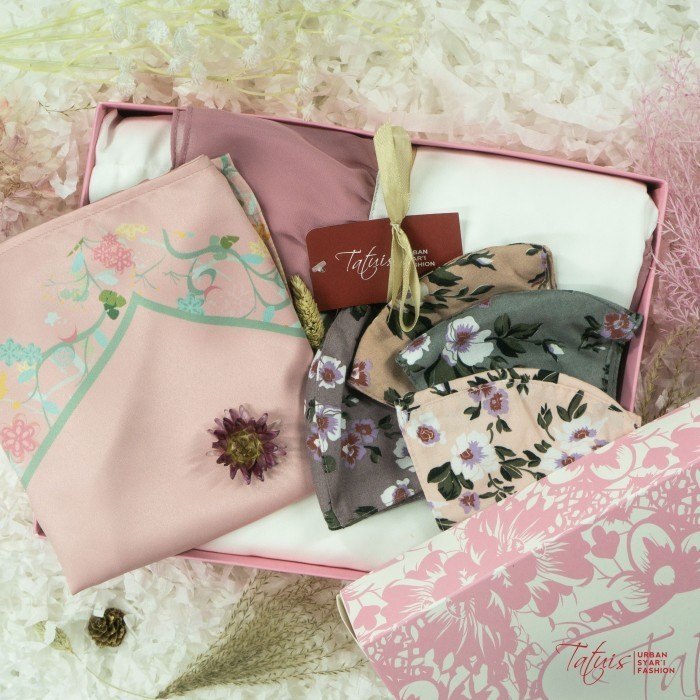 

Ready Parsel Ramadan Tatuis Mukena Masker Sajadah Dan Dus Hampers