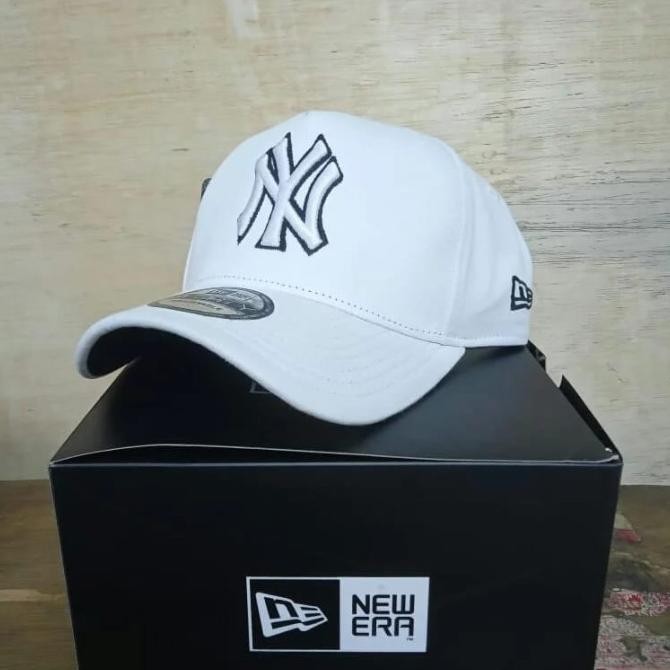 Topi Distro Original Pria Terbaru NY Putih List Hitam / Topi Premium