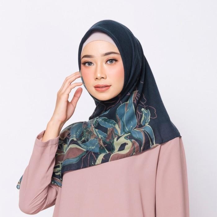 BISA COD - ZM ZASKIA MECCA - ADONARA NAVY SCRAF KERUDUNG SEGI EMPAT