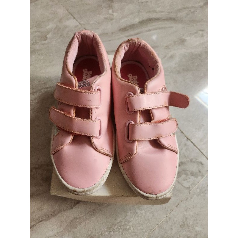 sepatu anak bata