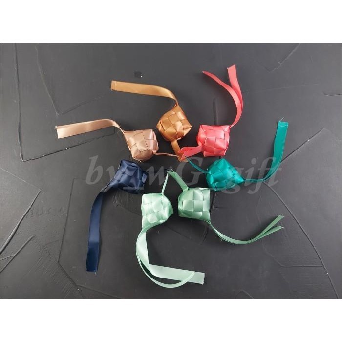 

Hiasan Idul Fitri - Ketupat - Satin Premium ; Lebar 1.2 Cm 032