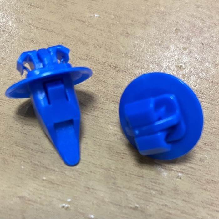 Klip Kancing Over Fender mobil Toyota Fortuner ( biru )