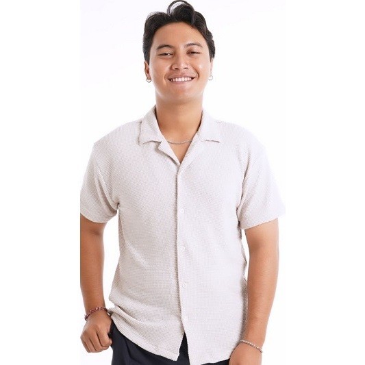 [LOOK STYLISH] Kemeja Pria Lengan Pendek Polos Waffle Uniqlo Cream