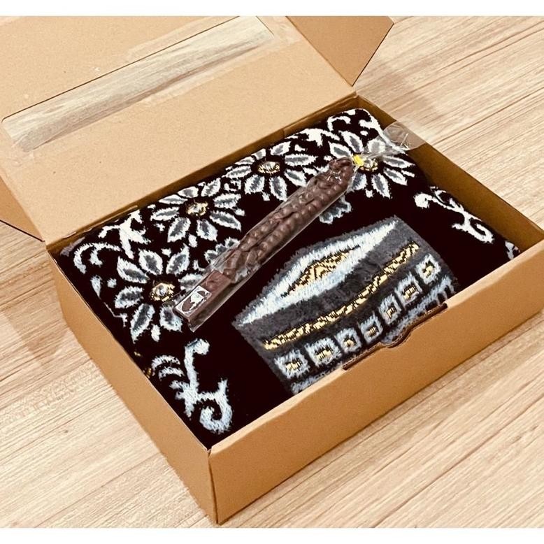 

Keanggunan yang sesuai dengan kebutuhan Anda." Sajadah Turkey Tebal Lembut Dengan Souvenir Kado | Hempers Kado | ||